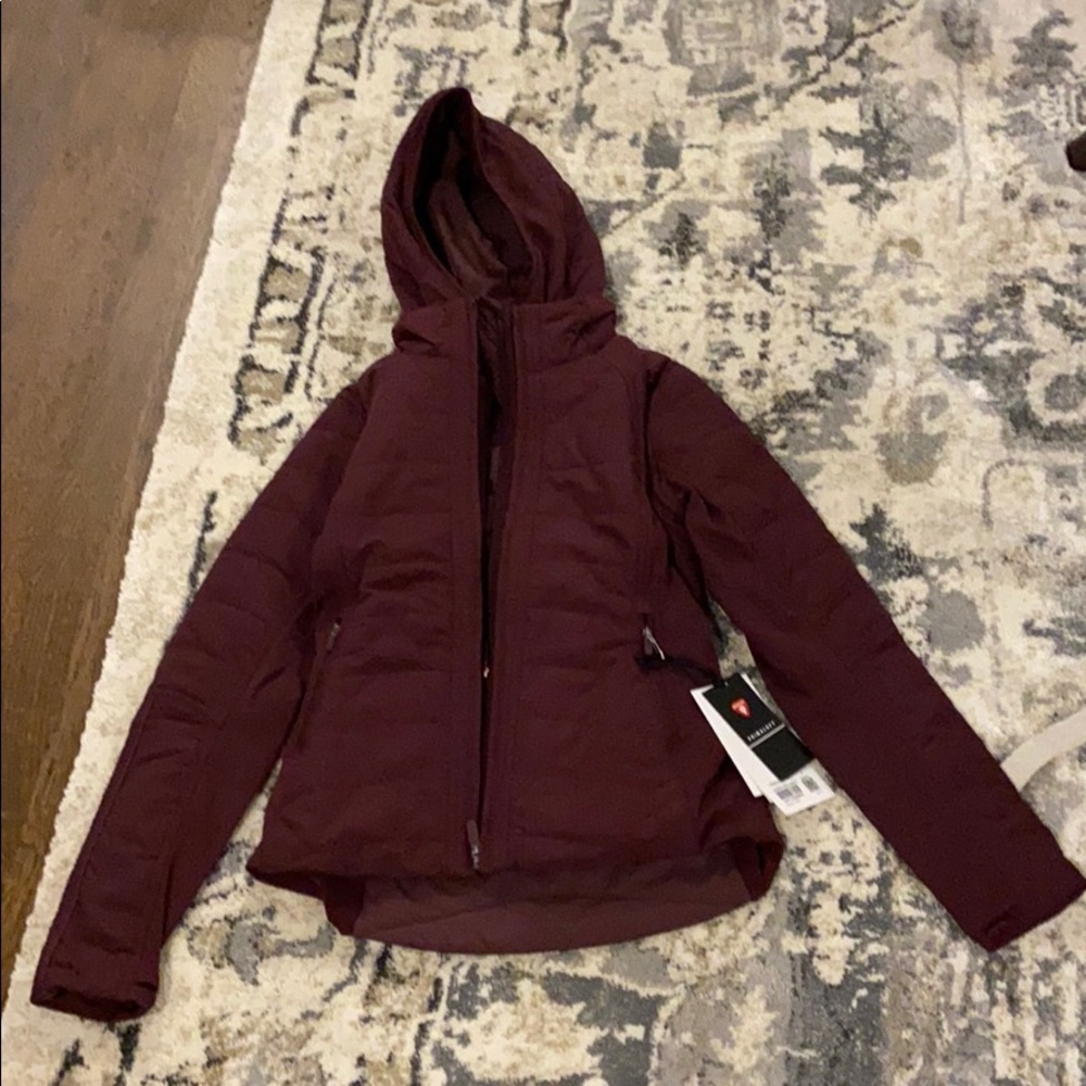Lululemon NWT size 4 Another mile jacket